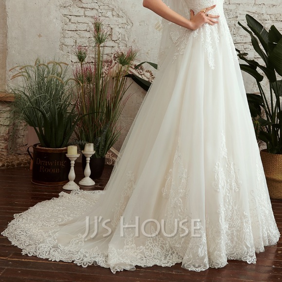 Beautiful Wedding Dress - Picture 2 of 8